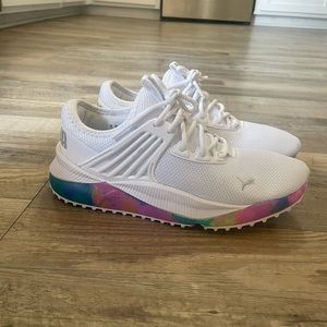 Women’s white Puma shoes New Condition